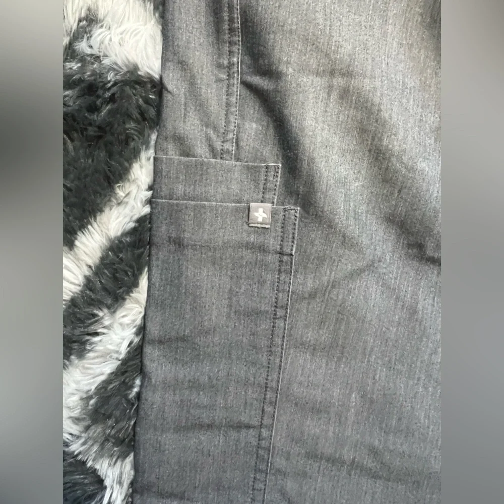 Figs Scrub Pants Size Large Graphite EUC